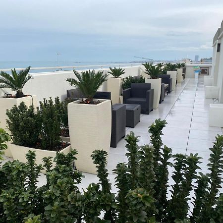Hotel Byron Rimini Exteriör bild