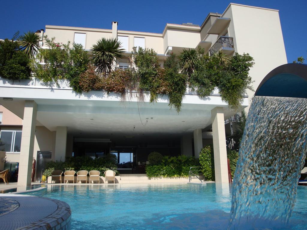 Hotel Byron Rimini Exteriör bild
