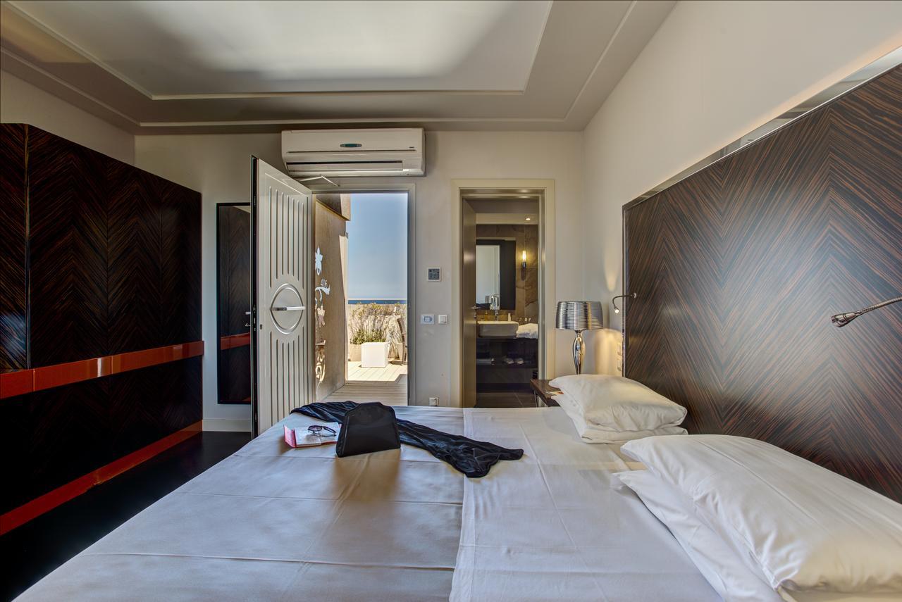 Hotel Byron Rimini Exteriör bild