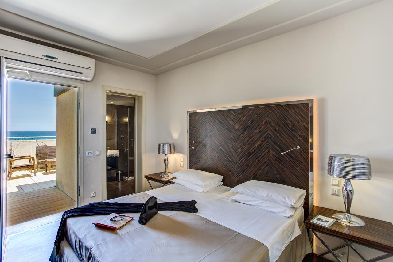 Hotel Byron Rimini Exteriör bild