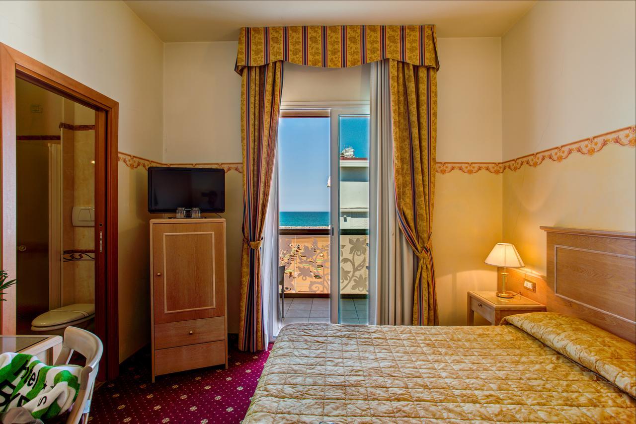 Hotel Byron Rimini Exteriör bild