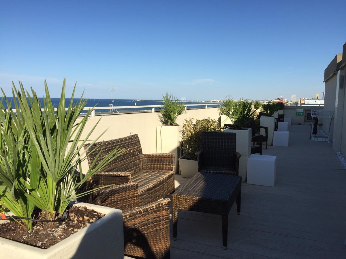 Hotel Byron Rimini Exteriör bild
